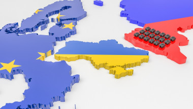 hartă 3d a Ucrainei, UE și Rusiei, cu tancuri în partea rusă