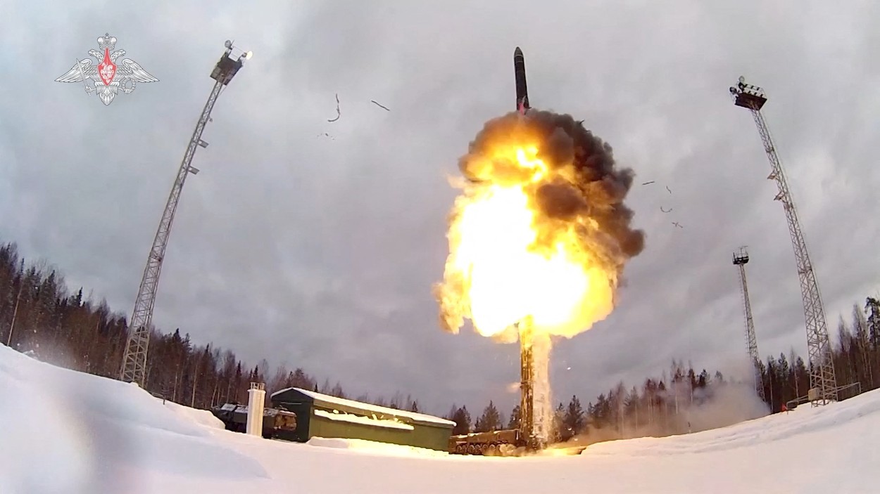 Putin își arată, din nou, mușchii nucleari. Exerciții cu rachete intercontinentale și simularea luptei pe teritoriul radioactiv