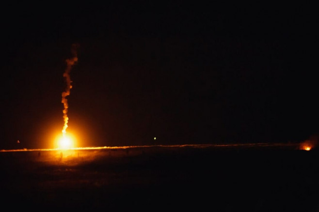 foc aprins în întuneric în timpul unor exerciții militare în transnistria