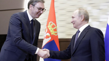 Vucic și Putin dau mâna