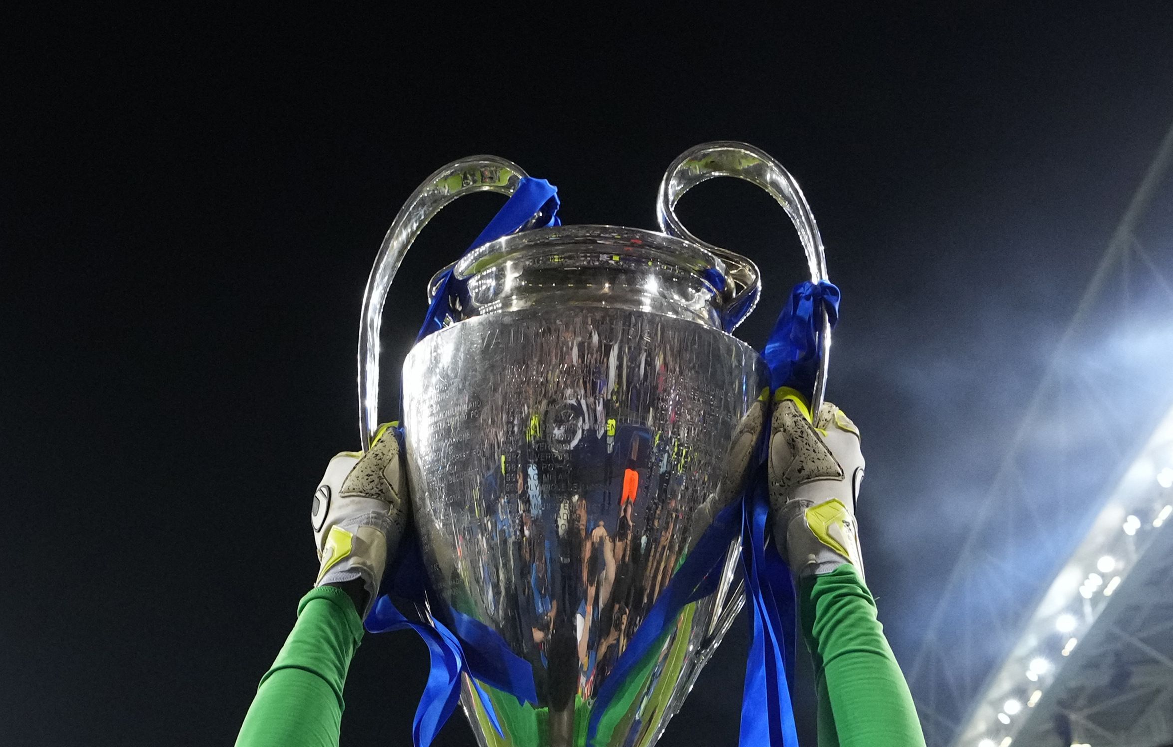 UEFA mută finala Ligii Campionilor de la Sankt Petersburg la Paris drept pedeapsă pentru războiul pornit de Rusia în Ucraina