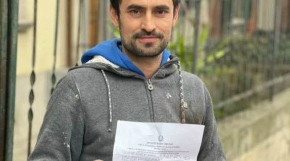 Un român din Italia a găsit un mobil şi l-a restituit proprietarului, dar acum este cercetat pentru furt