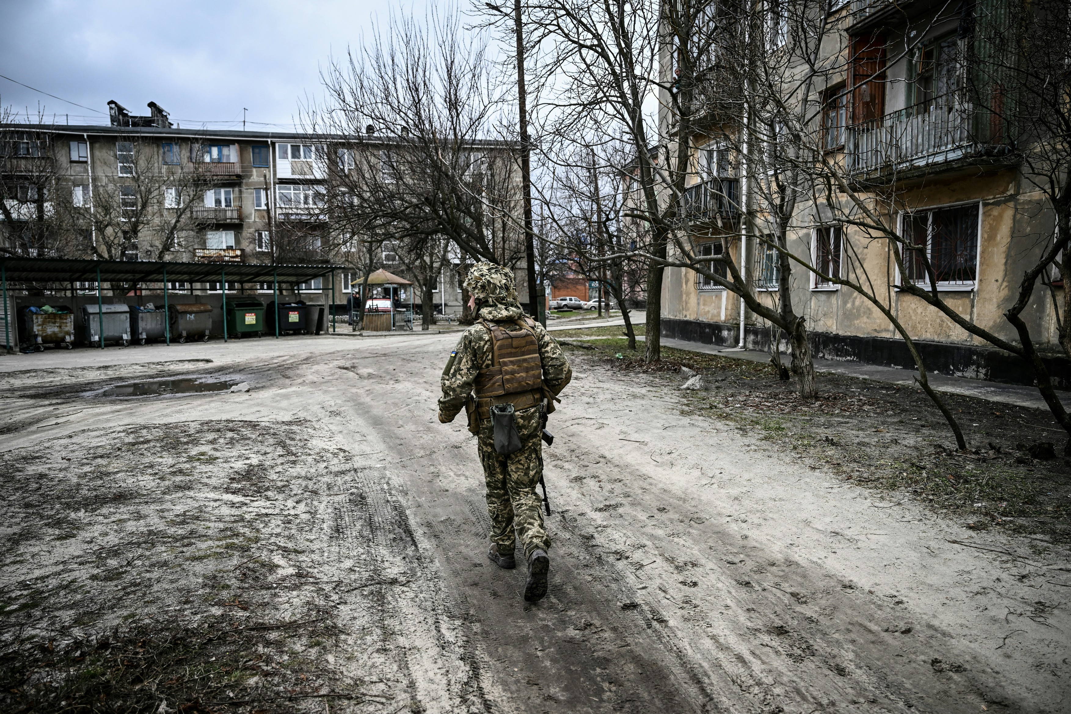 Coloană imensă de tancuri rusești, filmată în timp ce se îndreaptă spre Mariupol, principalul port ucrainean la Marea Azov