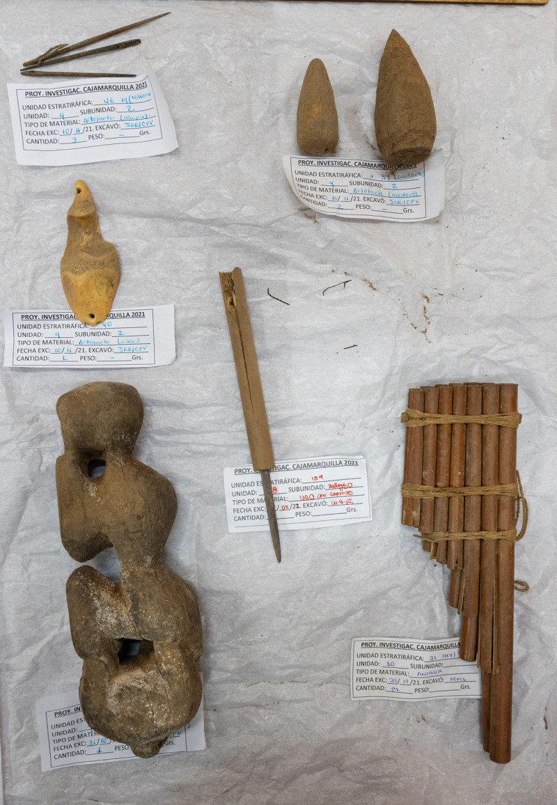 Artefecate și rămășițe umane excavate de arheologi în Peru