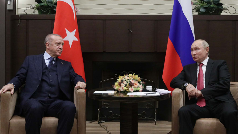 Russian President Vladimir Putin (R) and Turkish President Recep Tayyip Erdogan during a meeting at the Bocharov Ruchei residence