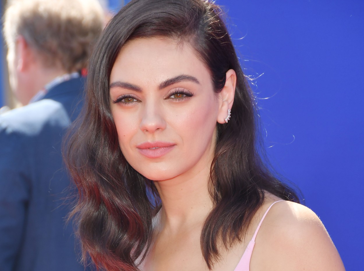 Actrița Mila Kunis, născută în Ucraina, a anunțat că donează 3 milioane de dolari pentru refugiați