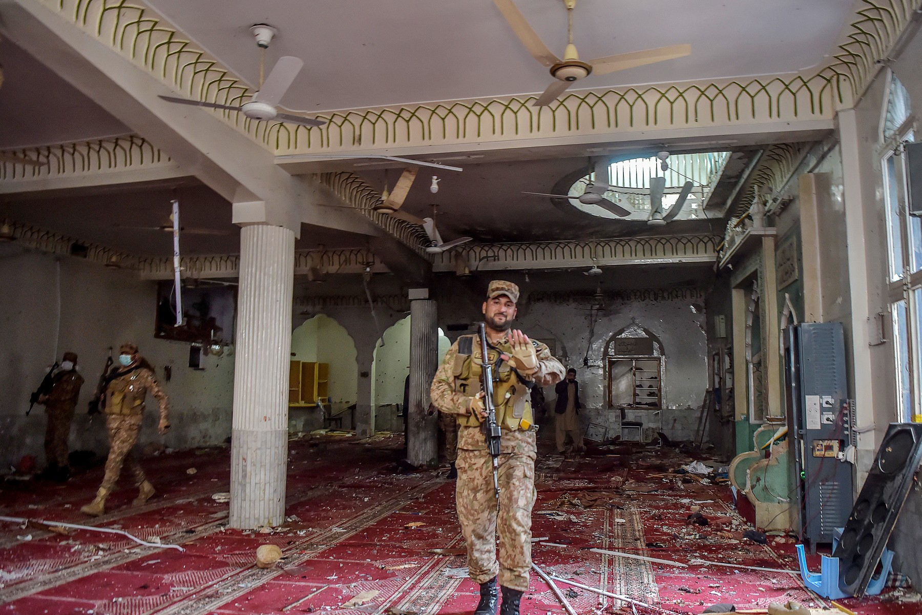 Cel puțin 30 de persoane au murit după un atac sinucigaș cu bombă la o moschee șiită din Pakistan
