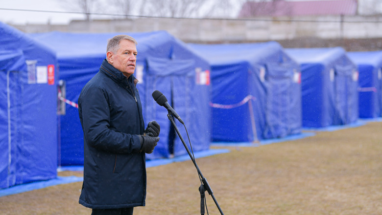 klaus iohannis langa corturi pentru refugiati ucraineni face declaratii de presa
