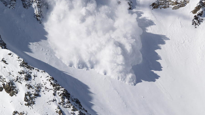 Doi schiori au murit după ce au fost prinşi de o avalanşă în Făgăraş