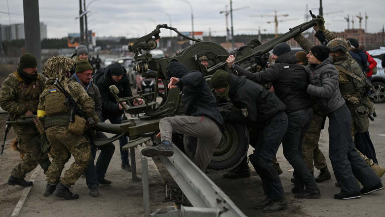 ucraineni fac baricade in jurul kievului