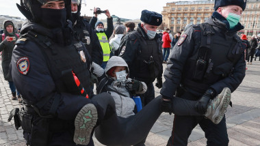 protestatara luata pe sus de fortele de ordine ruse