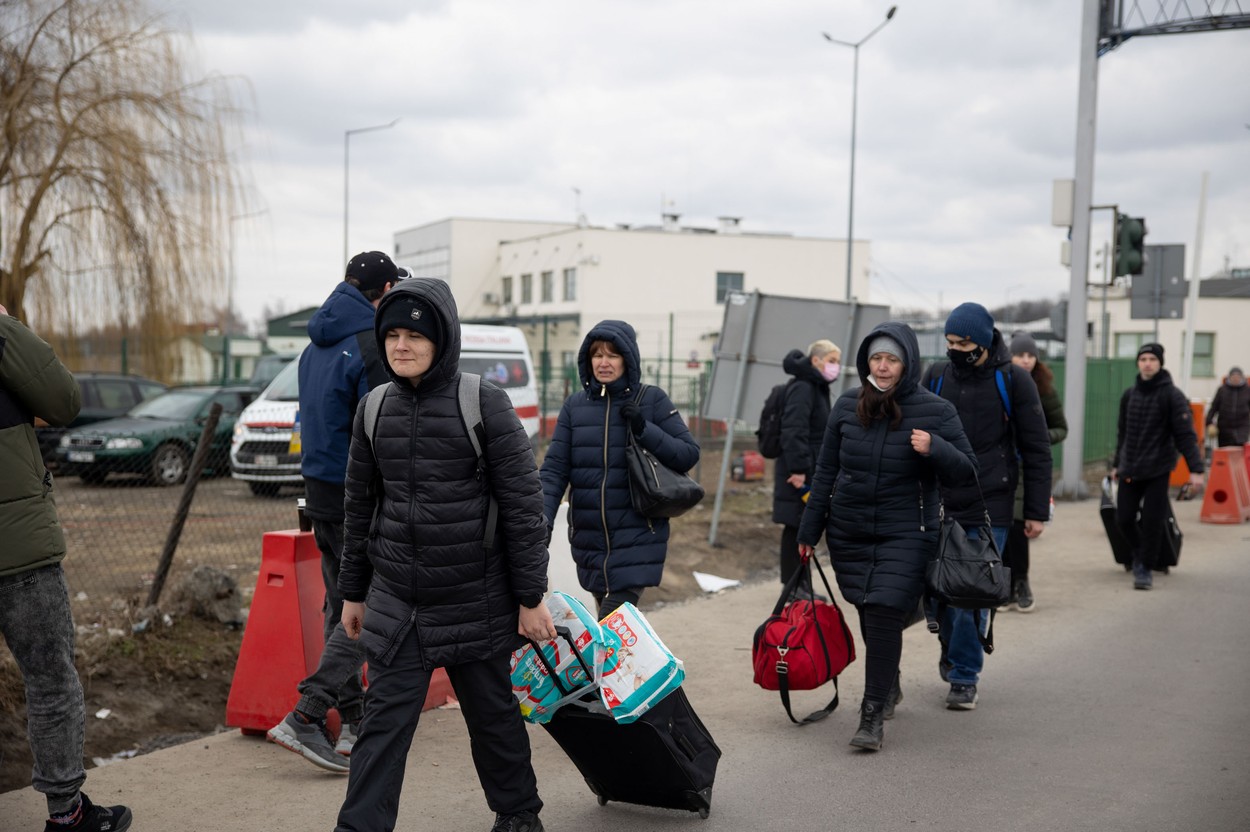 Reacție dură a Kievului la „coridoarele umanitare” anunțate de Moscova. Ucrainenii sunt lăsați să se refugieze doar în Rusia și Belarus