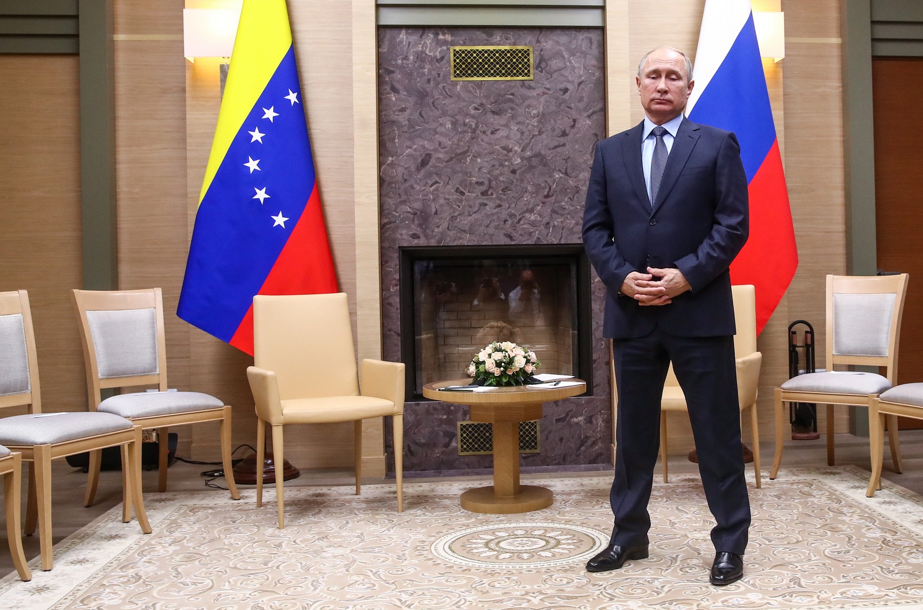Rusia ar putea rămâne fără încă un aliat. SUA și Venezuela au discutat despre relaxarea sancțiunilor impuse exporturilor de petrol