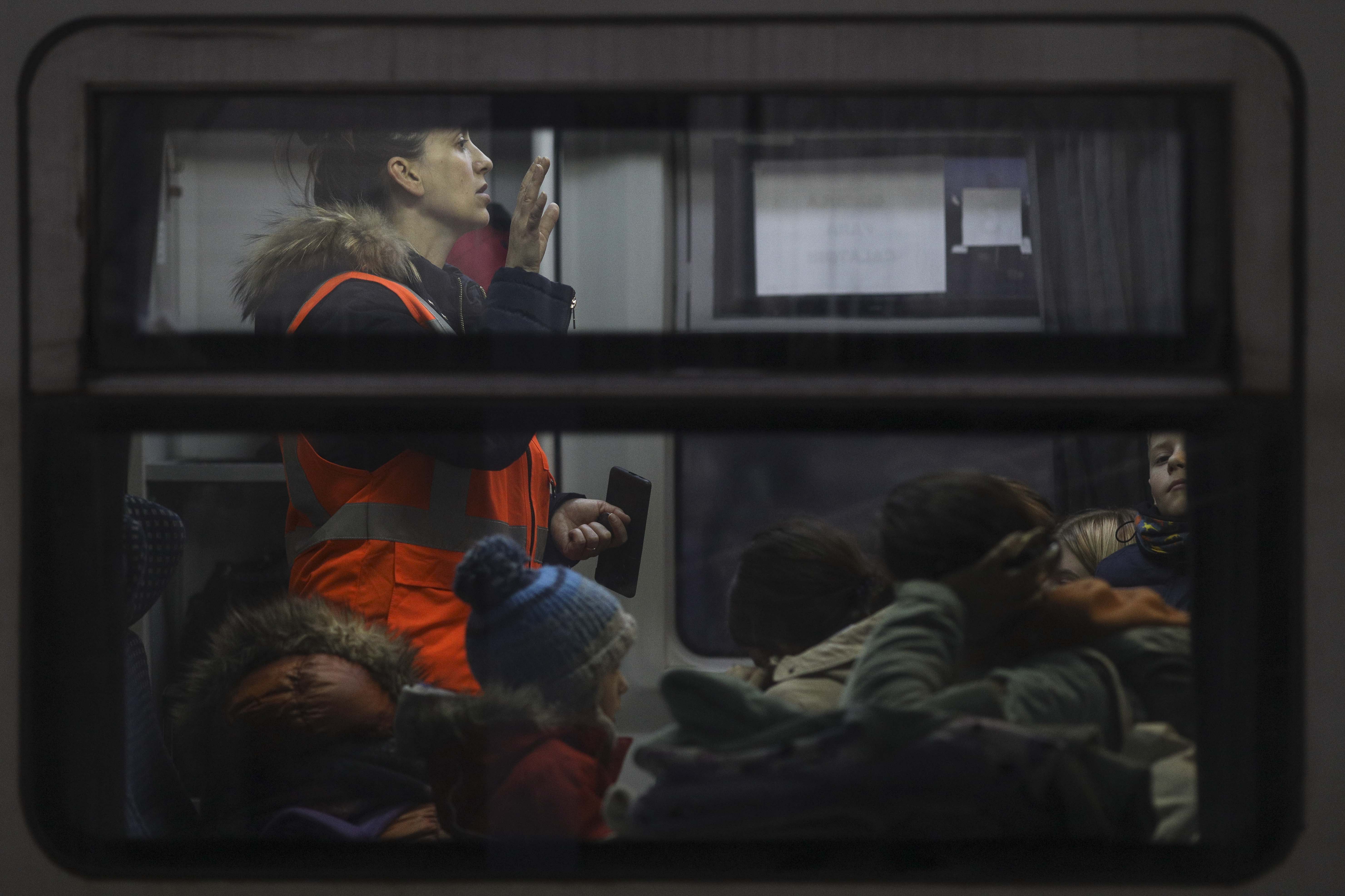 Guvernul a aprobat gratuități la transportul refugiaților din Ucraina