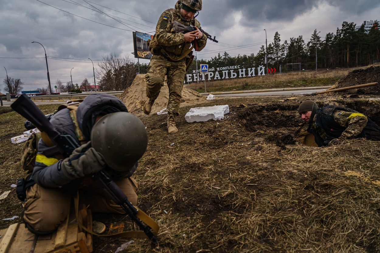 Război în Ucraina. Rusia a mutat un tren blindat și plin de armament în Ucraina. Pentagon: O nouă coloană rusă înaintează spre Kiev