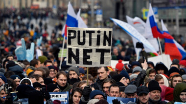 Protestatari ruși își arată opoziția față de măsurile de cenzurare a internetului din Rusia