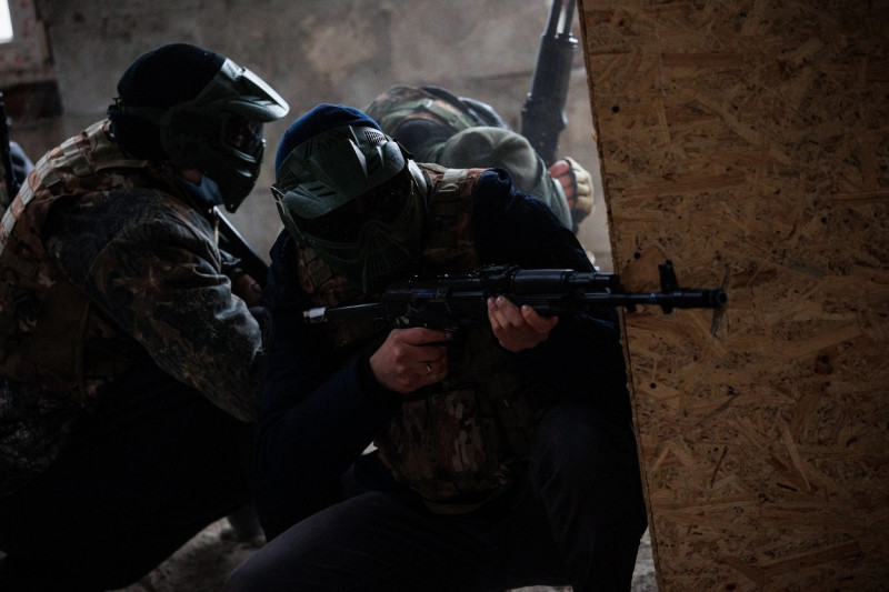 Training of civilians with assault weapons in Lviv