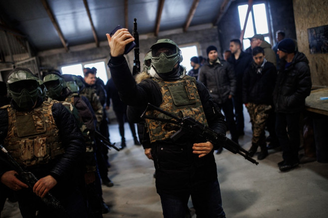 Training of civilians with assault weapons in Lviv