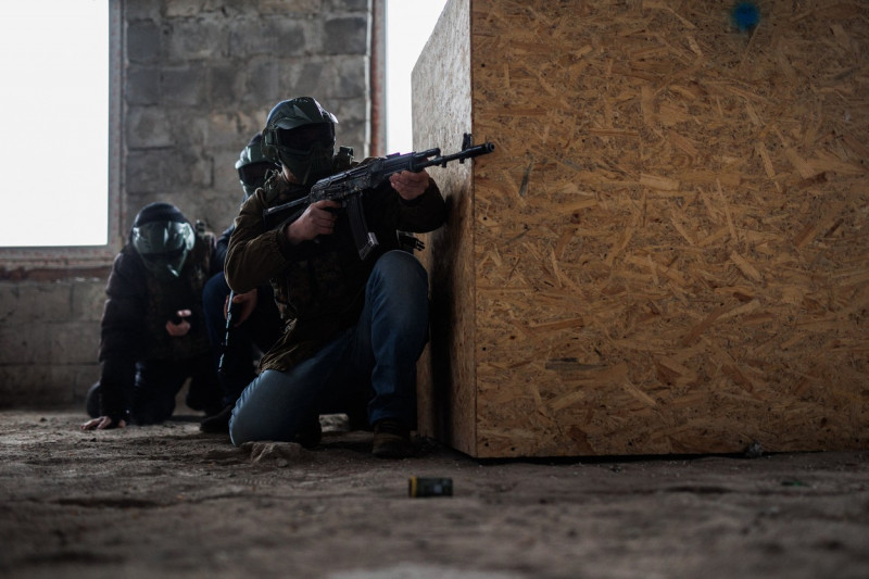 Training of civilians with assault weapons in Lviv