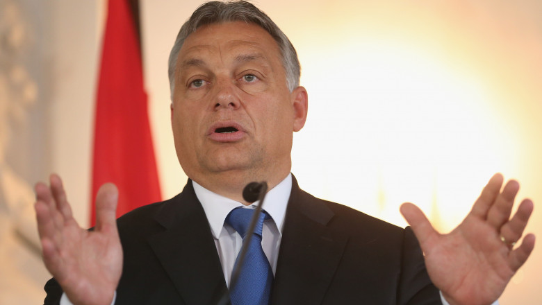 Viktor Orban face declarații.