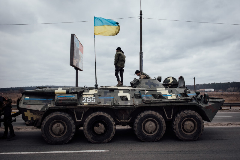 Fortăreața Kiev: Locuitorii capitalei ucrainene și-au baricadat orașul și s-au înarmat în așteptarea asaltului armatei ruse