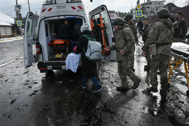 Fortăreața Kiev: Locuitorii capitalei ucrainene și-au baricadat orașul și s-au înarmat în așteptarea asaltului armatei ruse