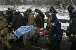 Ukraine: Refugees flee in snow storm