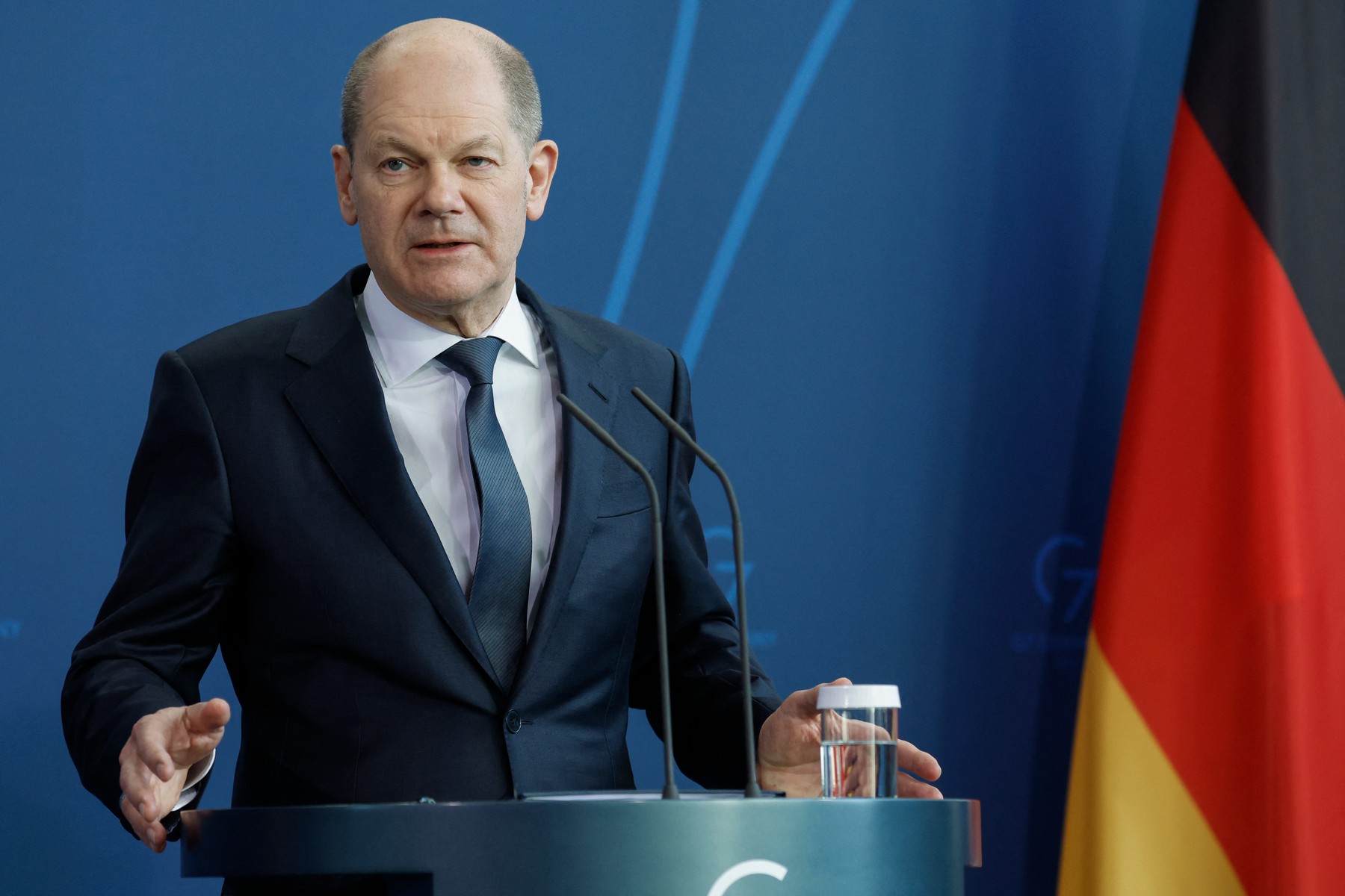Olaf Scholz: Germania nu va trimite avioane de luptă Ucrainei