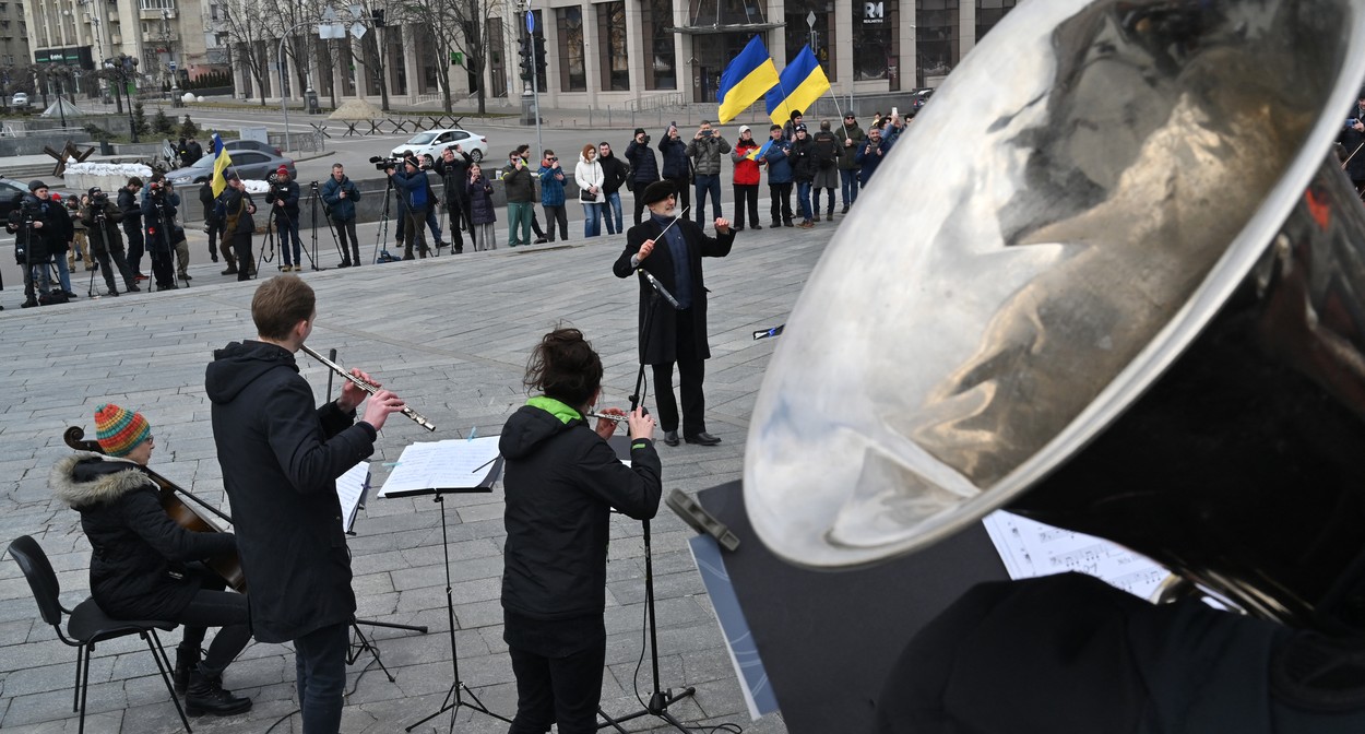 Imnul Ucrainei a fost interpretat de o orchestră în centrul Kievului, în timp ce rușii înaintau spre Capitală