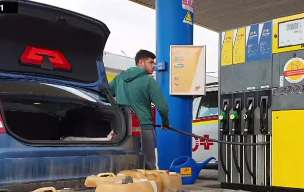 Guvernul a anunțat primele sancțiuni pentru benzinăria din Beiuș, de la care a pornit isteria "carburanților de 11 lei litrul"