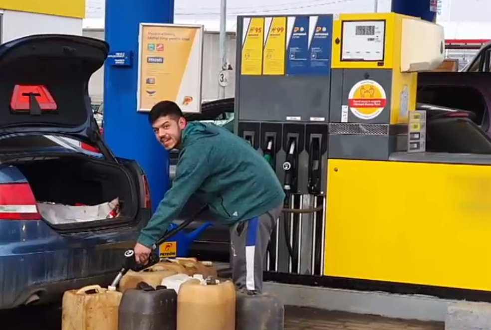 Isteria "carburanților de 11 lei litrul". Patronul benzinăriei din Beiuș, care a pus prețul-record, explică de ce a mărit tarifele