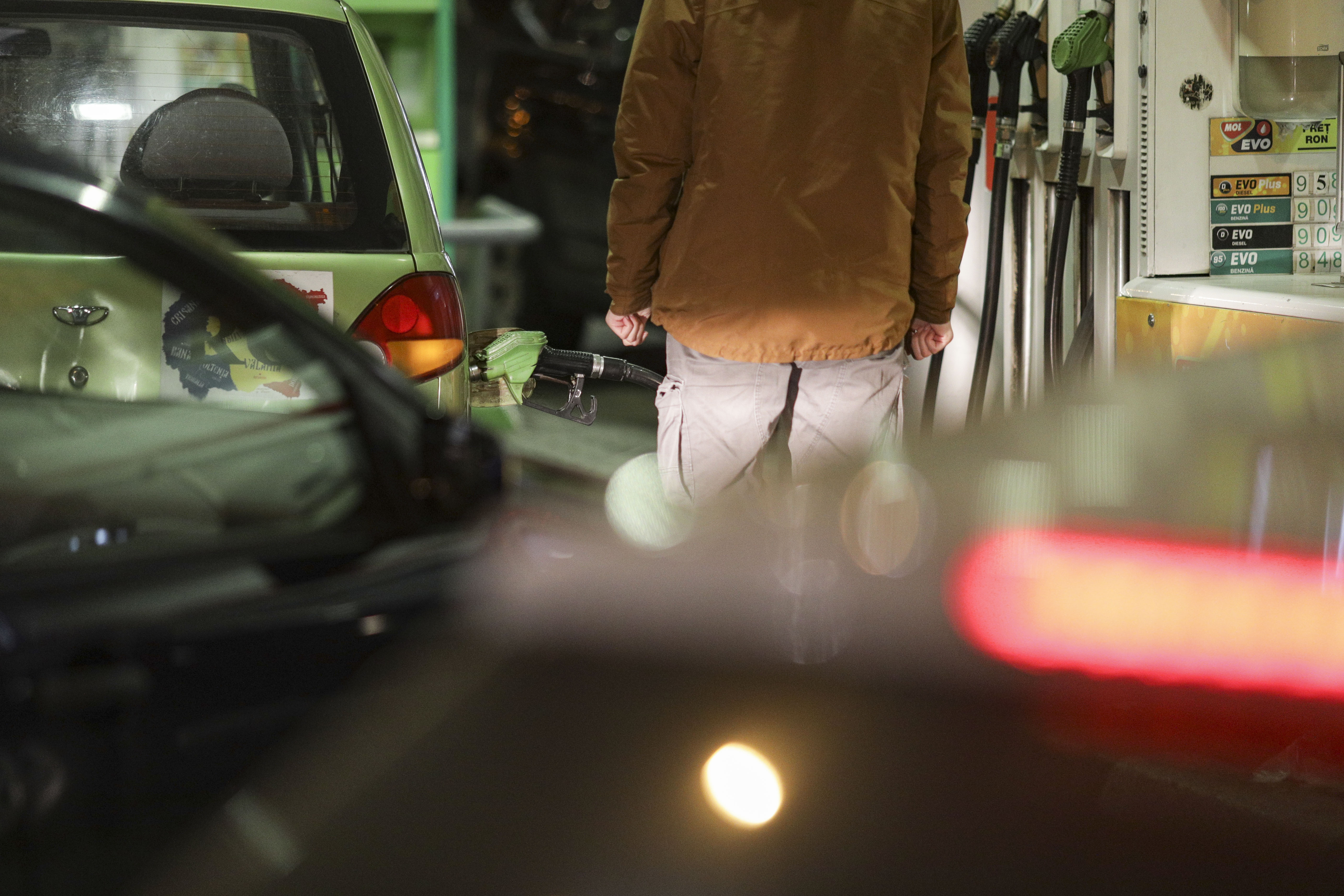Cărbunaru: Amenzi de milioane de lei după verificări la peste 5.000 de benzinării, după creșterea nejustificată a prețurilor