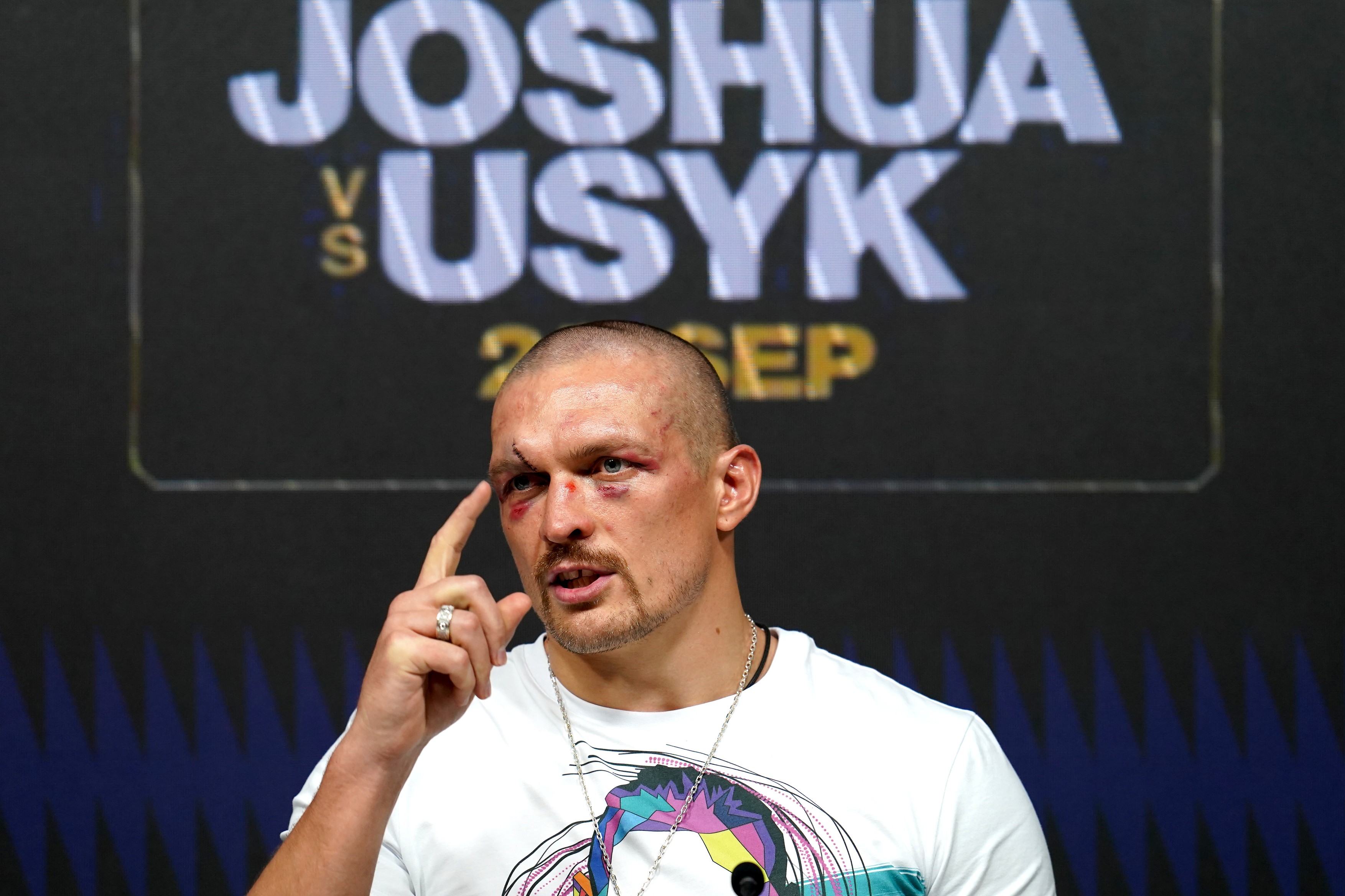 Pugilistul ucrainean Oleksandr Usyk, campion mondial la categoria grea, s-a întors acasă în Ucraina și e gata de război (CNN)