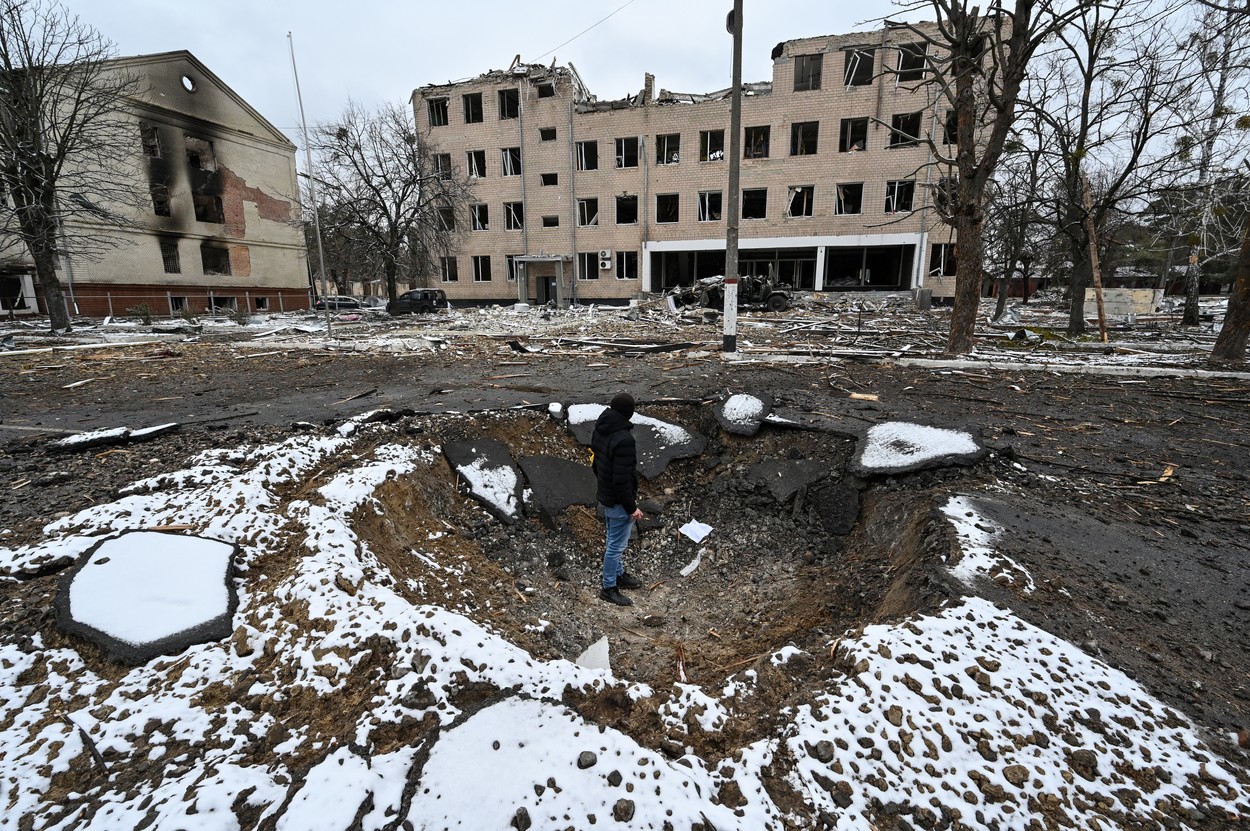 Soldați ruși acuzați că au violat o mamă ucraineană și i-au abuzat fetița de 4 ani. Crimele sexuale ca tactică de război (Reuters)