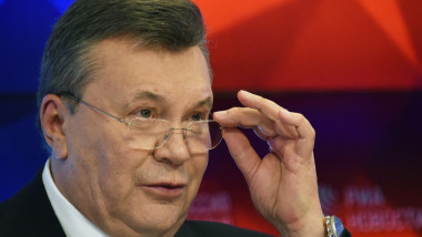 Viktor Ianukovici cu ochelari