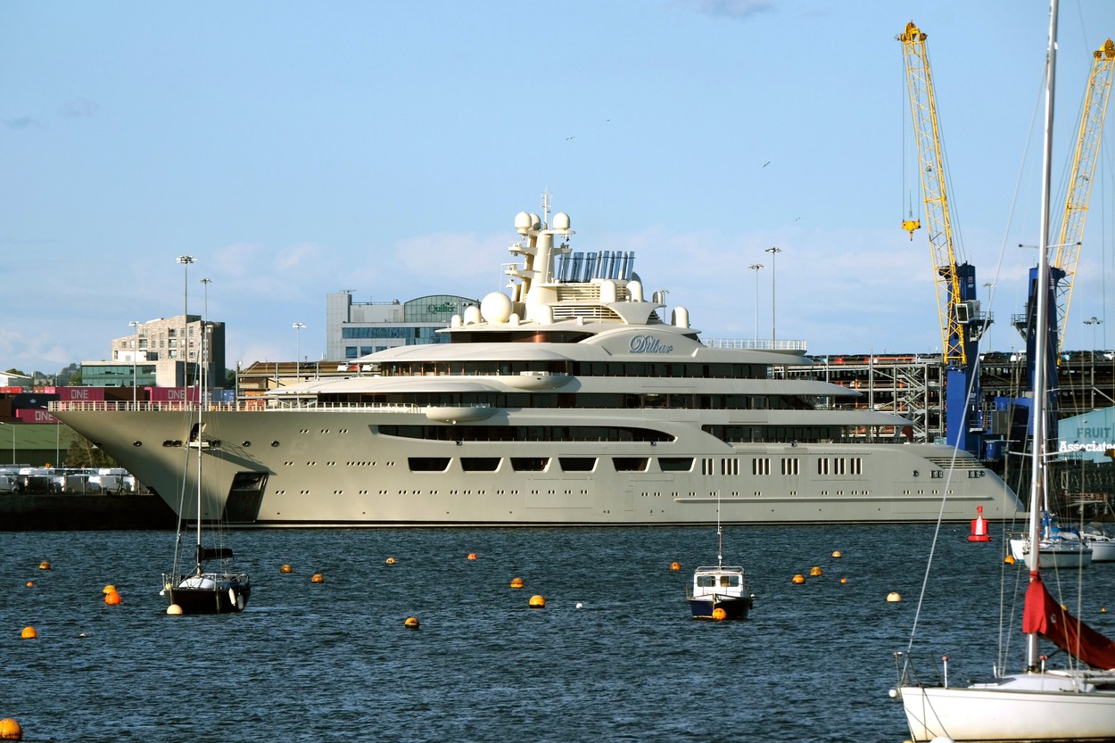 Germania a confiscat mega-iahtul miliardarului rus Alisher Usmanov, o navă în valoare de 600 de milioane de dolari
