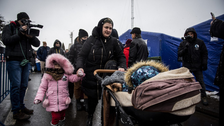 Refugiați ucraineni la vama Siret