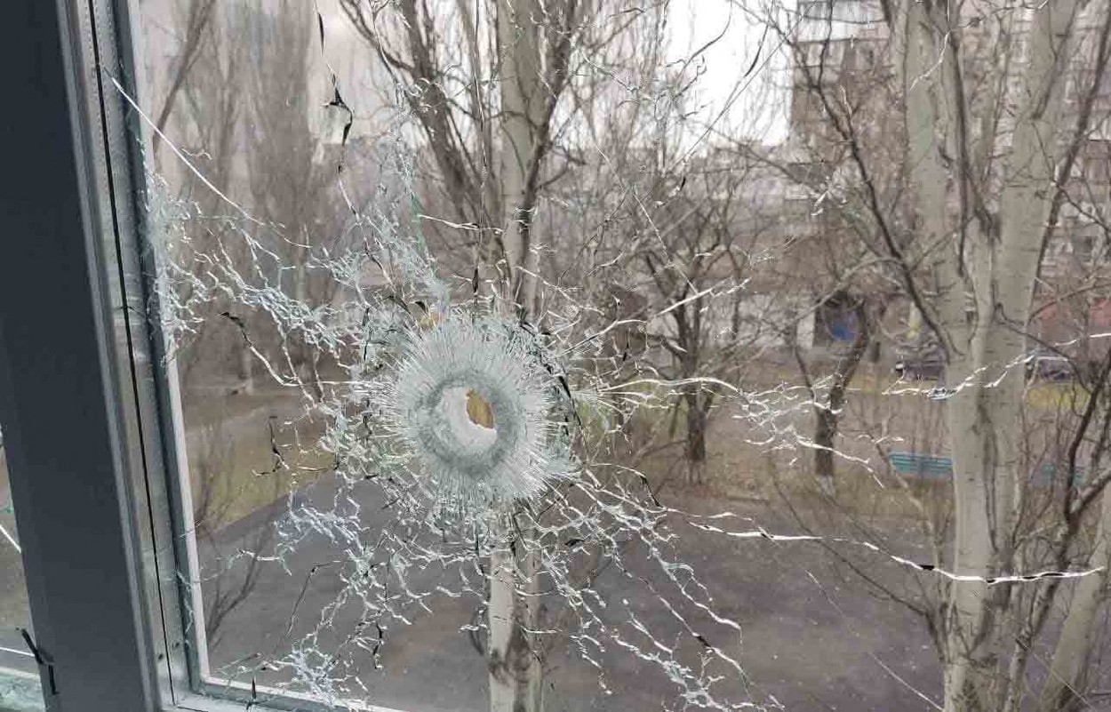 Rușii au ocupat clădirea administrației din Herson, primul mare oraș cucerit. Nave de război în apropiere de Odesa