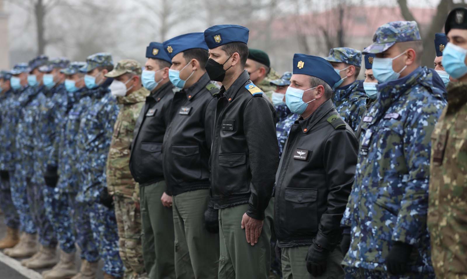Cine sunt militarii căzuți miercuri cu cele două aparate de zbor. Ceremonii în toate unitățile militare din țară și străinătate