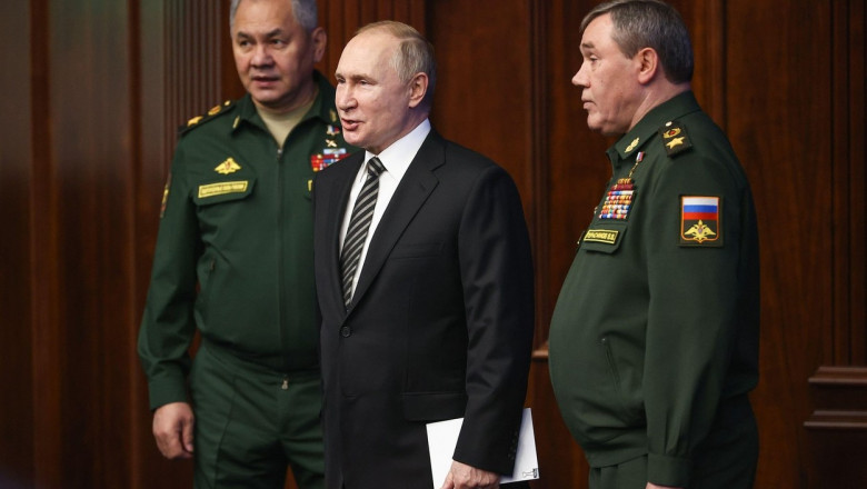 Moscow, Russia. 21st Dec, 2021. Russia's Defense Minister Sergei Shoigu, Russia's President Vladimir Putin, and Russia's First Deputy Defense Minister Valery Gerasimov (L-R), the chief of the General Staff of the Russian Armed Forces, attend an extended m