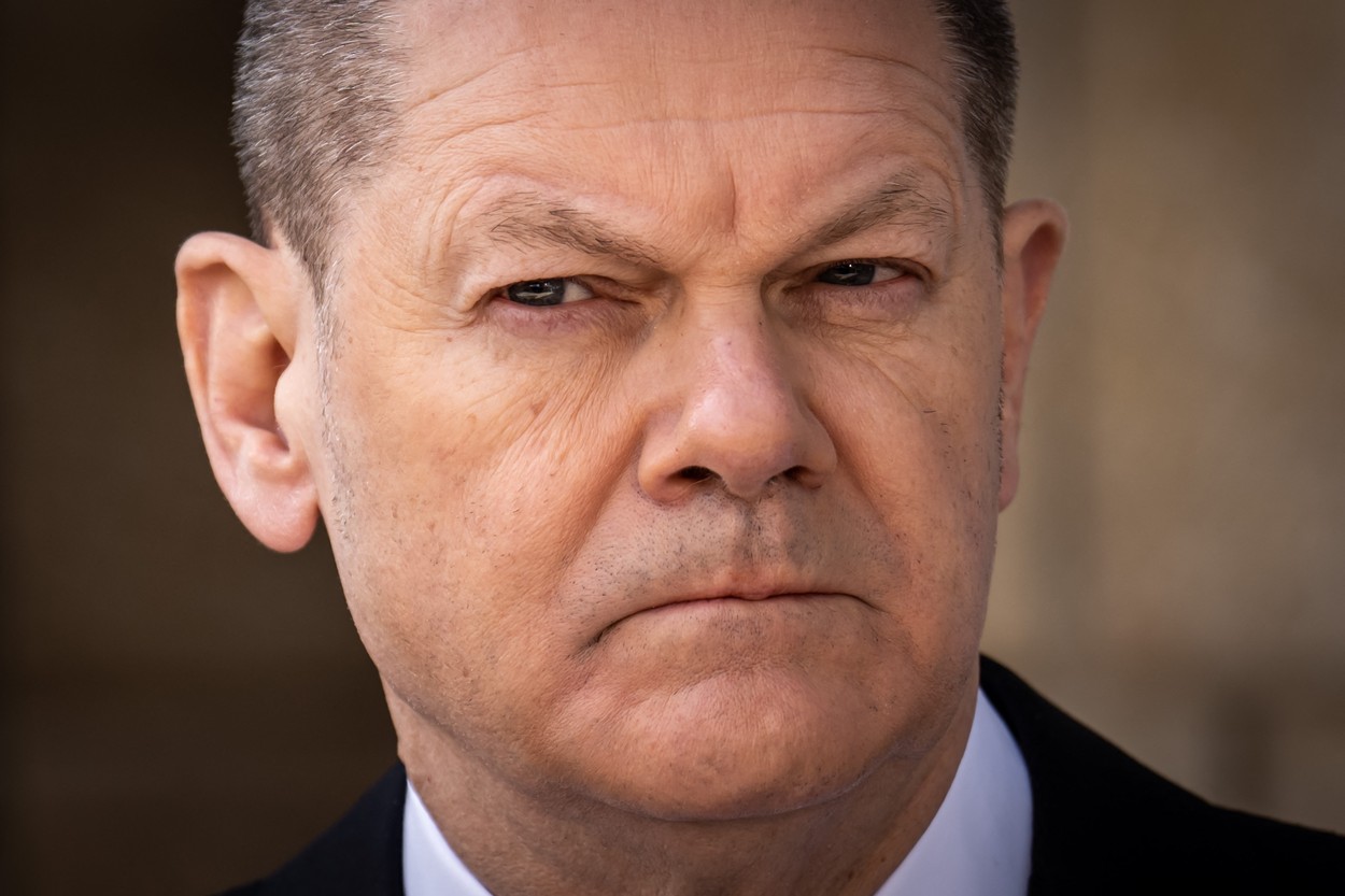 Olaf Scholz i-a cerut lui Gerhard Schroeder să demisioneze din funcțiile pe care ocupă în companiile rusești