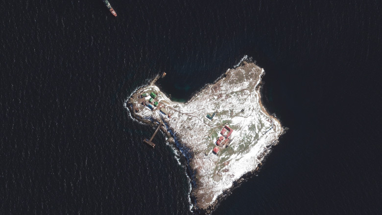 imagine din satelit cu insula serpilor