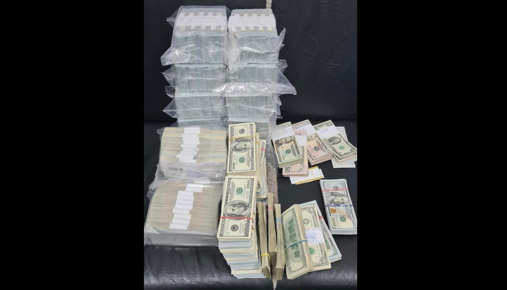 Un cuplu ucrainean a încercat să intre în România cu 1,6 milioane de dolari și 50.000 de euro ascunși în mașină