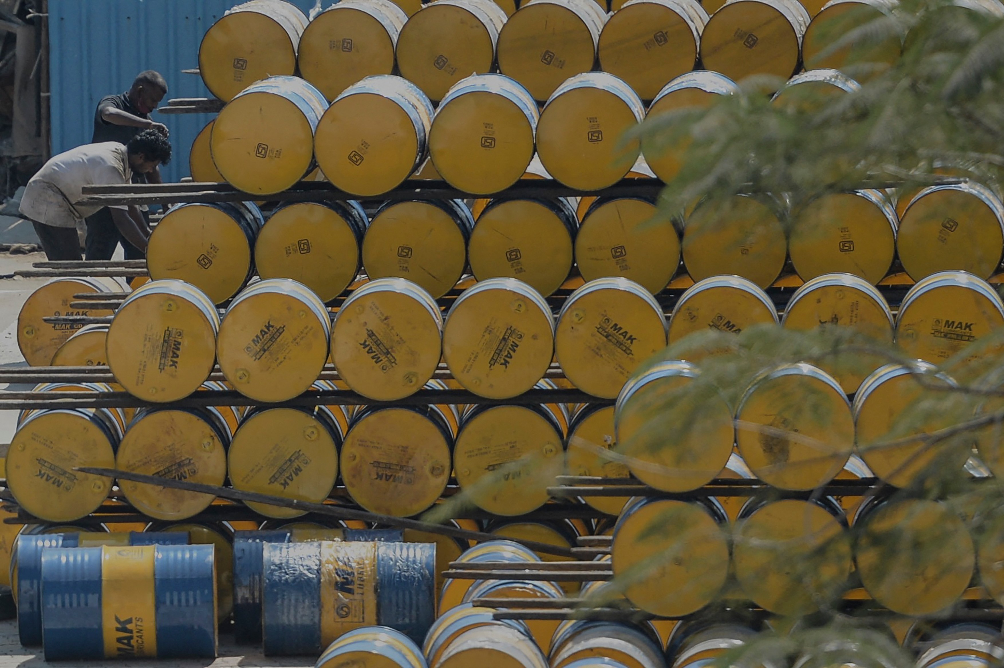 India vrea să cumpere petrol și bunuri din Rusia la preț redus