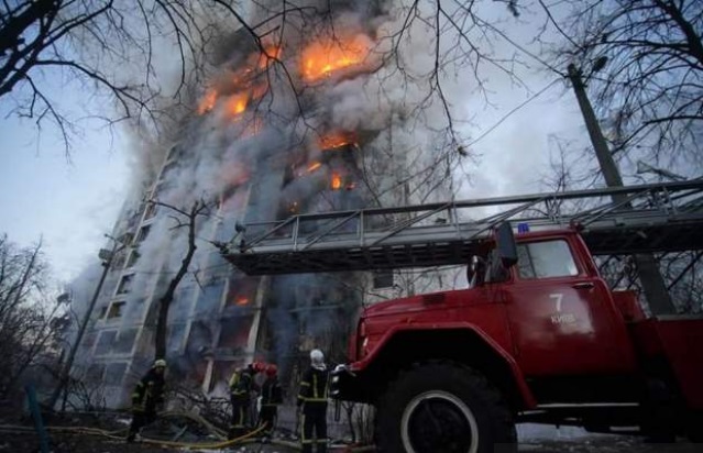 Război în Ucraina. Cel puțin patru oameni au fost uciși în bombardamentele din Kiev, alți șapte au murit la Harkov