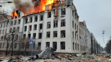 cladire distrusa de bombardament razboi ucraina