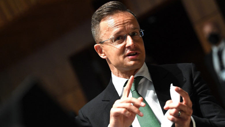 Șeful diplomaţiei ungare contestă propunerile UE de reducere a consumului de combustibil şi susţine reautorizarea petrolului rus