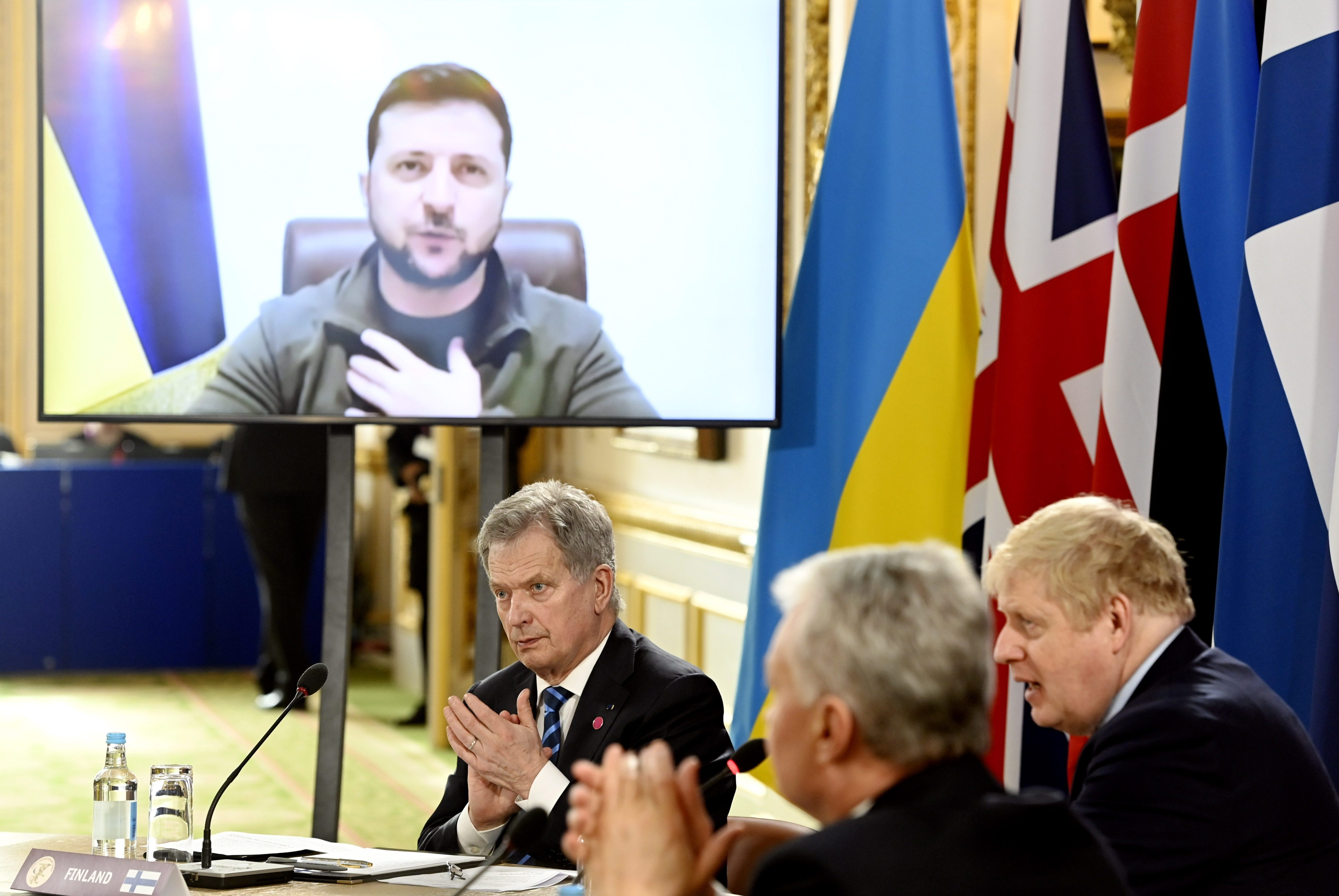 Zelenski: Unele state membre ale NATO sunt hipnotizate de agresiunea Rusiei