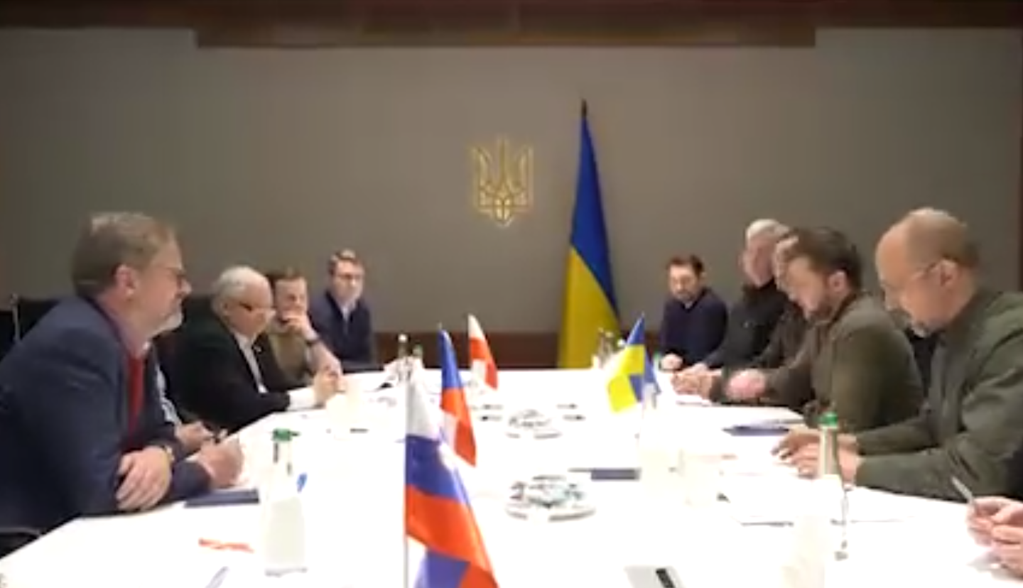 Premierii Cehiei, Poloniei și Sloveniei au mers cu trenul la Kiev. Zelenski: „Este un semn puternic de sprijin”