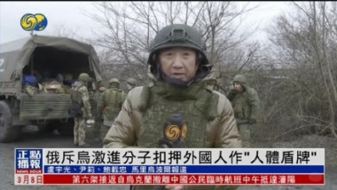 Jurnalistul chinez Lu Yuguang este singurul reporter străin care are acces în rândul forțelor ruse care au invadat Ucraina. Foto: Kerry Allen/twitter